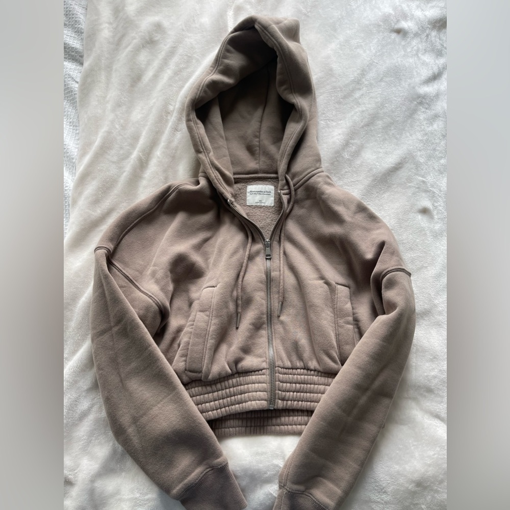 Abercrombie cropped zip up